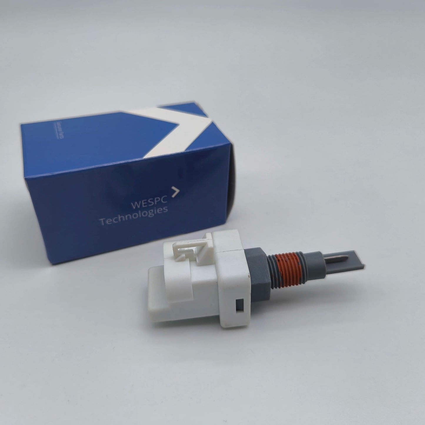 2872769 2872768 4928568 Heavy Duty Coolant Fluid Level Sensor WESPC Suitable for the Cummins QSK50 Diesel Engine PBT-GP30