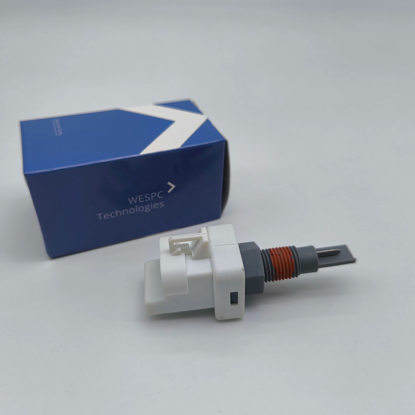2872769 2872768 4928568 Heavy Duty Coolant Fluid Level Sensor WESPC . Suitable for the Cummins QSK50 Diesel Engine PBT-GP30