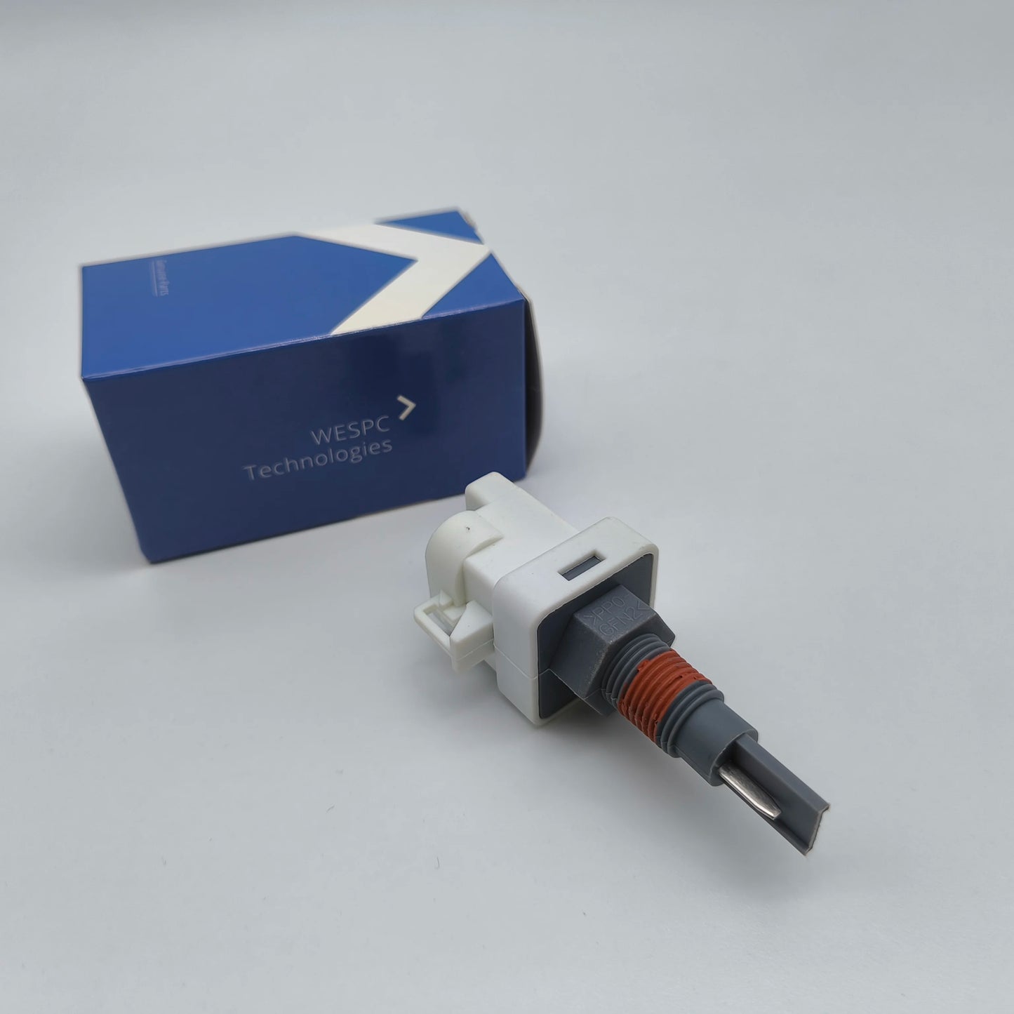 2872769 2872768 4928568 Heavy Duty Coolant Fluid Level Sensor WESPC . Suitable for the Cummins QSK50 Diesel Engine PBT-GP30